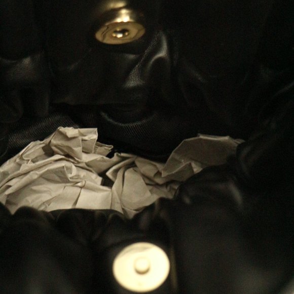 WHO WHAT WEAR Black Vegan Leather Drawstring Bucket Purse NEW - Picture 5 of 8